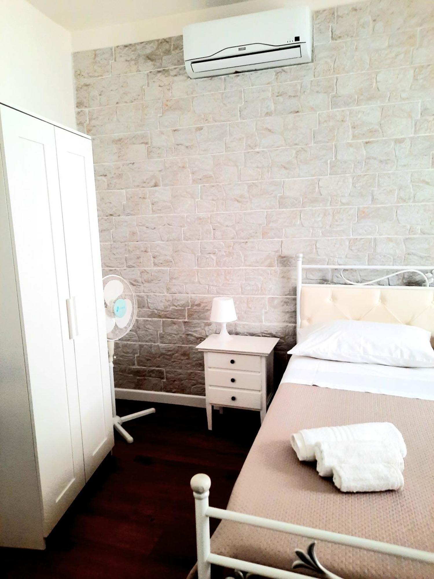 Guest House Santa Caterina Монополи Экстерьер фото