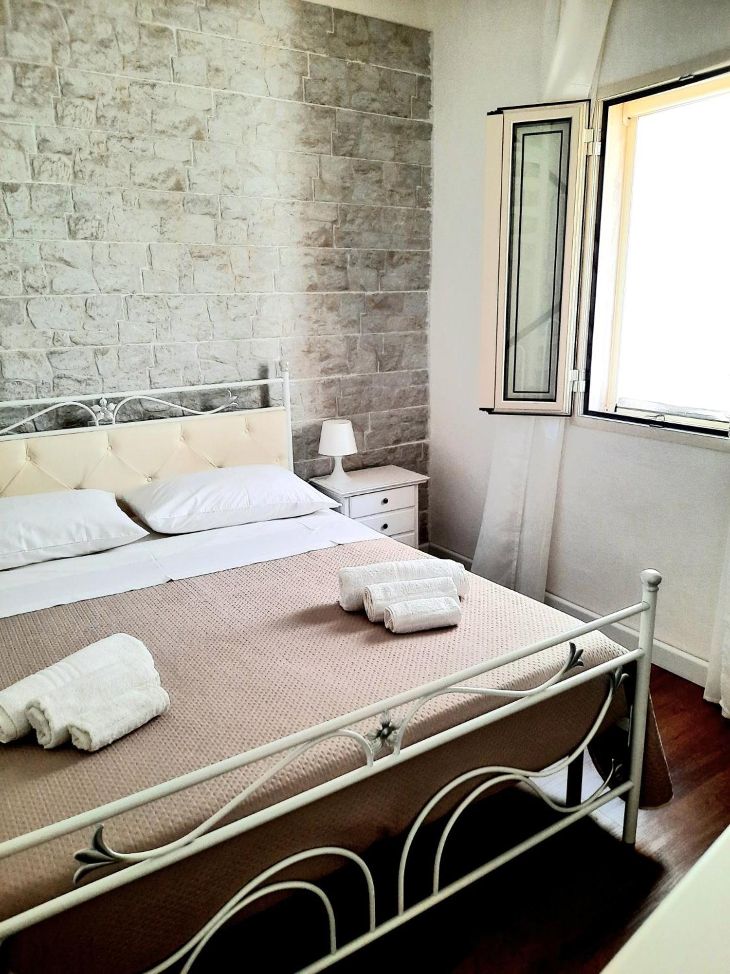 Guest House Santa Caterina Монополи Экстерьер фото